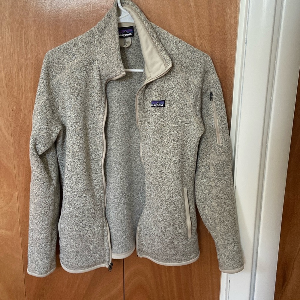 Women’s Patagonia full zip jacket.